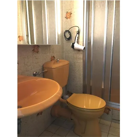 Strandnahe Mit Terrasse Appartement Rettin